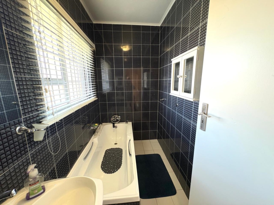 3 Bedroom Property for Sale in Seemeeupark Free State